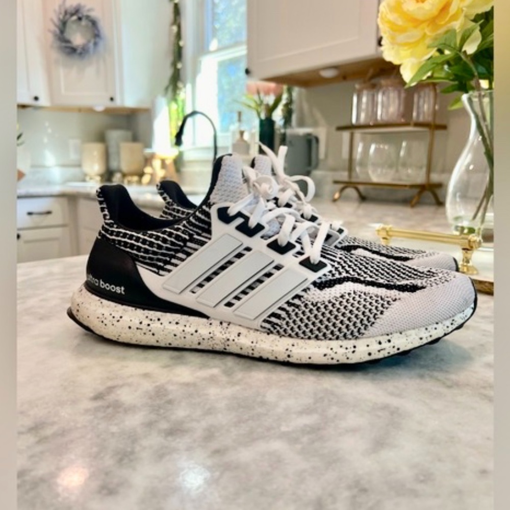 Men’s Adidas UltraBoost 5.0 DNA 'White Black'